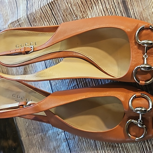 Gucci Women's Salmon Peep Toe Kitten Heels - Picture 4 of 8